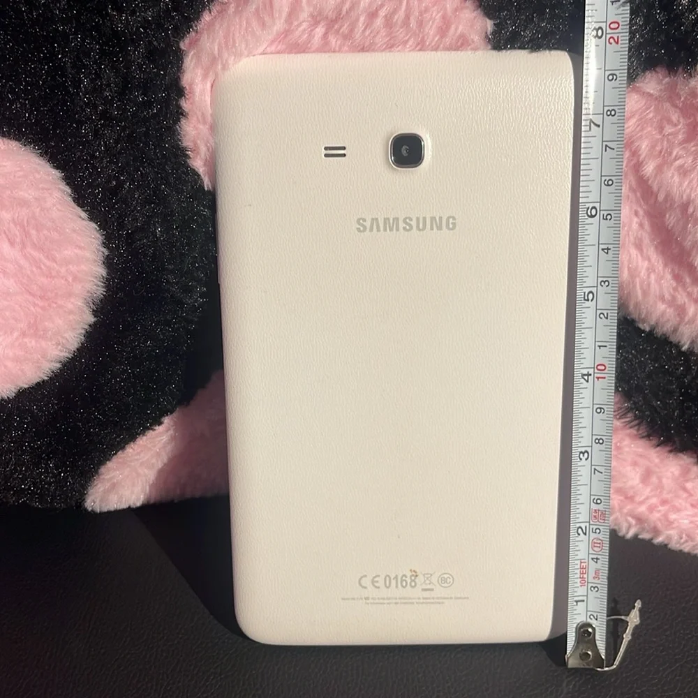 Samsung Galaxy Tab 3 lite SM – T110 8GB Wi-Fi 7inch white